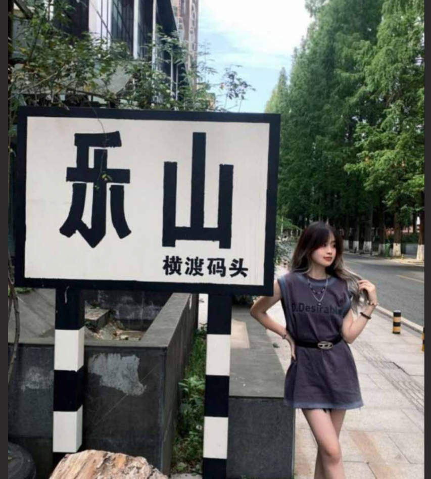 南京航空大学清纯学姐 刘希然 不雅视频流出 约炮男友骚穴被塞满精液 变成摇臀求操小母狗