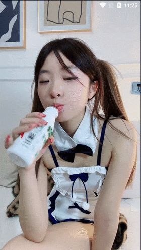 羊角辫学生妹，酒店约炮，【柚子】，全身上下雪白粉嫩，小小年纪，却喜欢上做爱，又主动又风骚