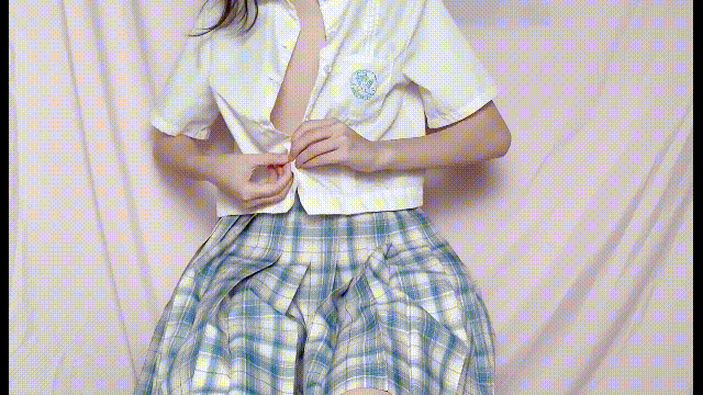 ❤️可爱福利姬❤️白里透红的身姿，娇羞可爱的表情，粉嫩紧闭的小穴是如此的耀眼夺目 致敬全网可爱女宝贝