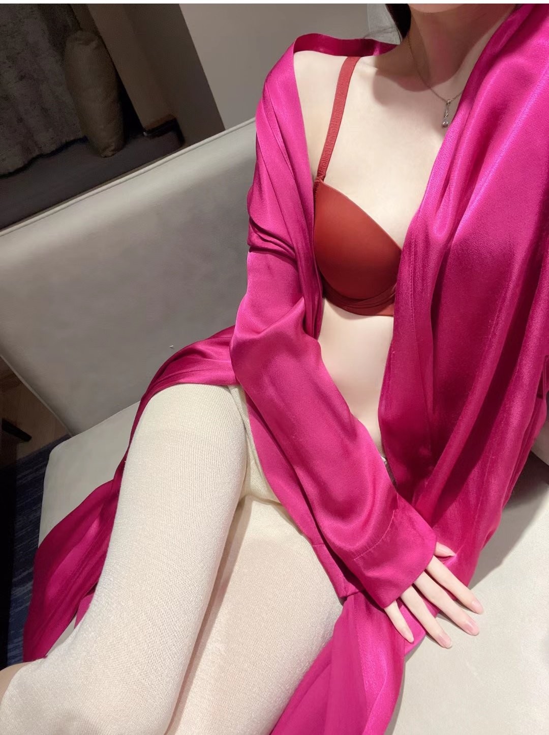 带小娇妻体验单男的带来的快感  娇妻在单男的胯下不断被征服