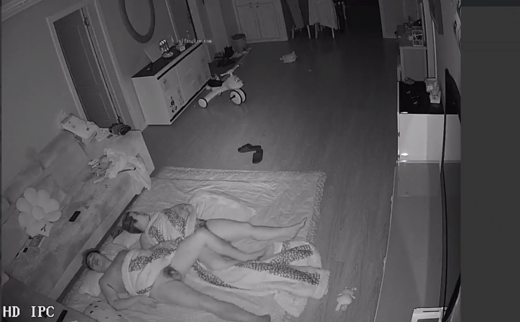 家庭摄象头破解真实愉拍❤️丰满眼镜骚妻宝妈堪比会所技师给老公伺候的明明白白还给毒龙❤️得此女性福一生