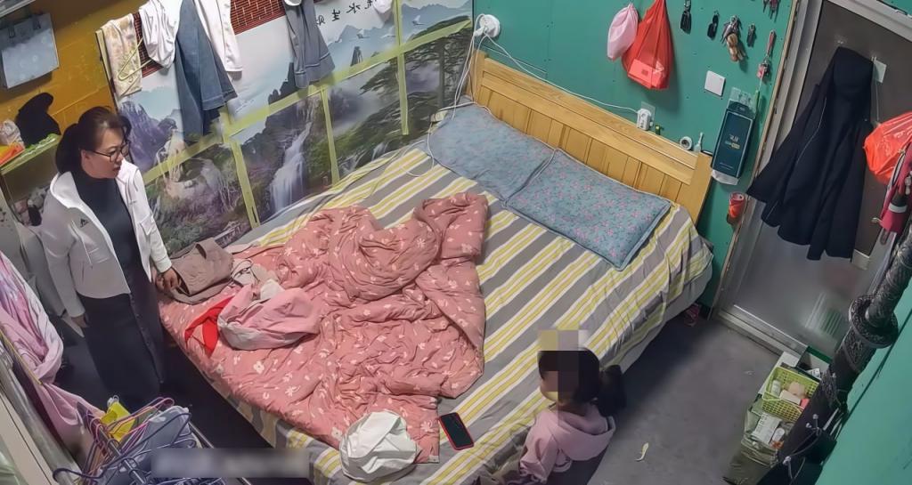 真实记录职业装风韵少妇送女儿去上学 突然淫欲来了 拿出新买的专业情趣炮机来解解馋 不断揉逼豆豆 高潮