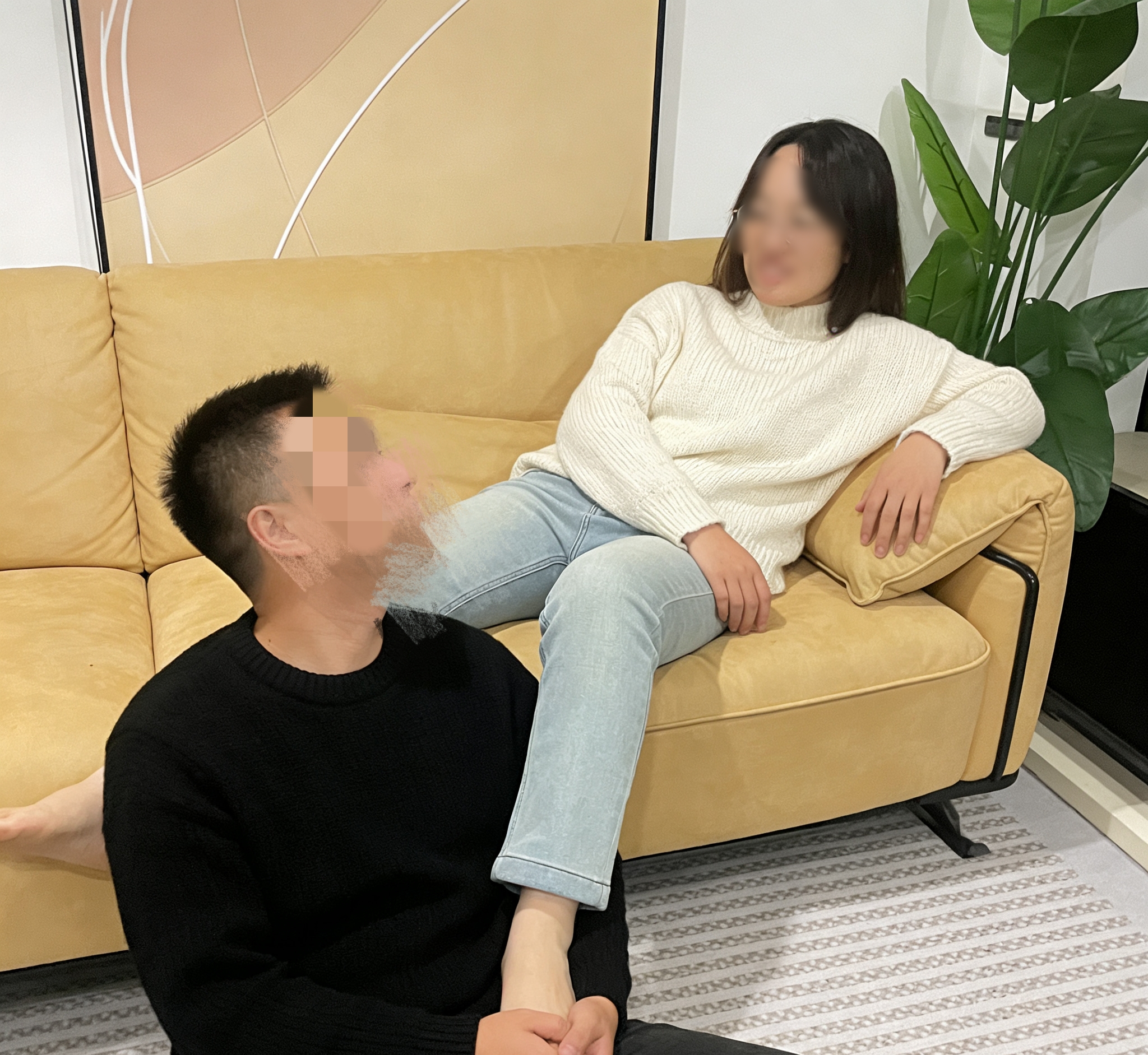 酷爱被无套的少妇玩多人，却意外有了野种