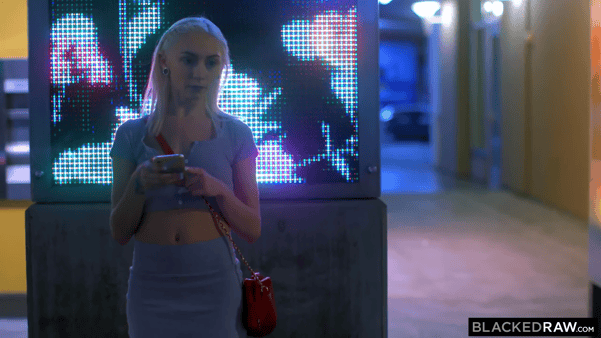 BlackedRaw【HD】演员：Chloe_Temple 瘦瘦的金发美女喜欢后入式的大黑鸡巴