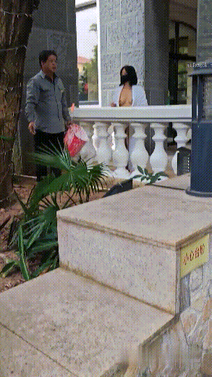 天花板露出狂人【cikaimoon】新作，全裸温泉，按摩，洗头被揩油摸奶