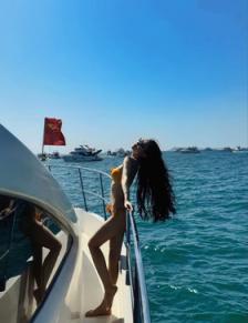 抖音女网红❤️刘紫怡❤️三亚酒店淫乱狂欢 黑丝细腰勾魂浪叫扣人心弦 嫩穴被猛操高潮连连欲罢不能！