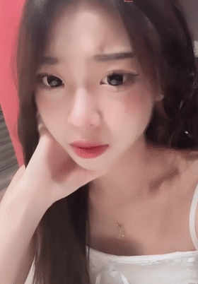 极品大眼正妹❤️柠檬❤️被男友曝光不雅视频_露脸口交与好兄弟3P轮操！