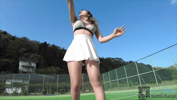 ✨极品樱花妹蜜桃臀女神✅naomiiichannel✅网球场大战，球越大越热，更衣室直接开干