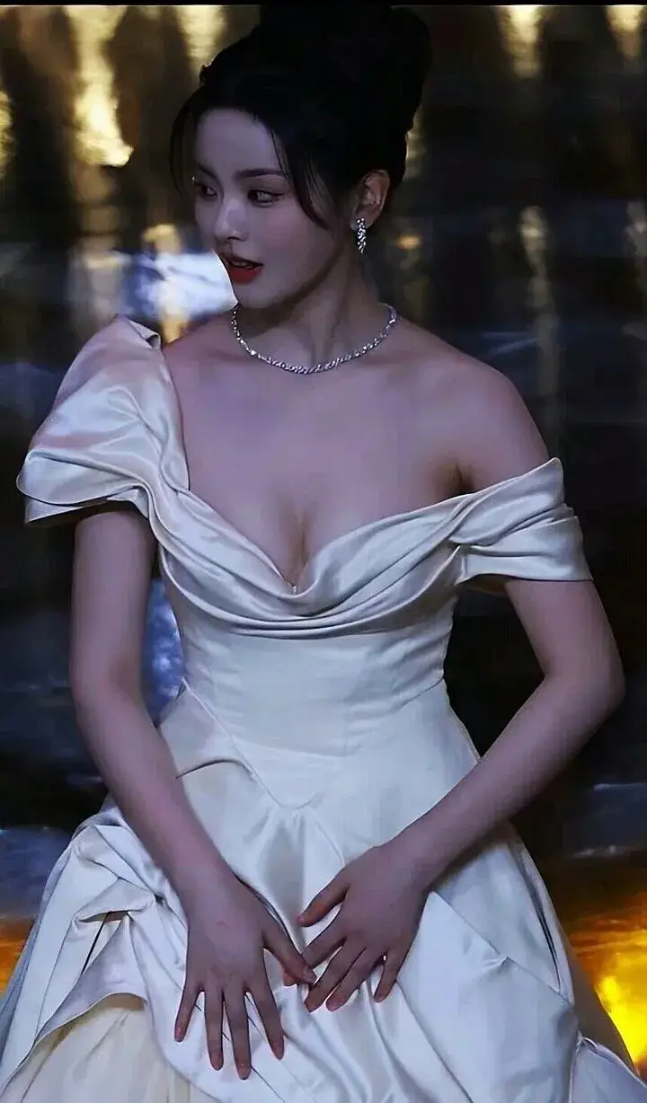 杨超越，好奶好白好嫩，真的超有料！