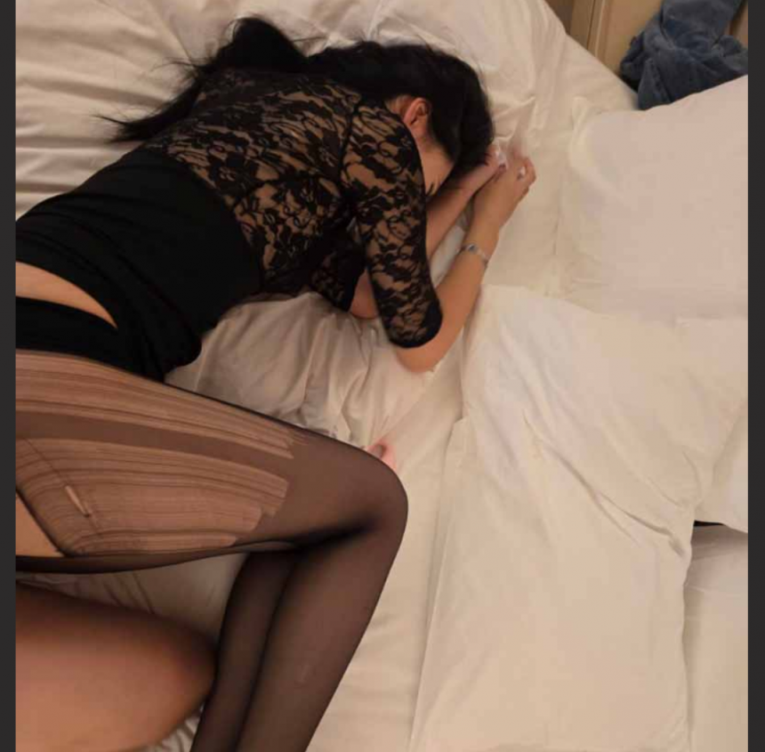 湖南银行清纯女职员 程芯琪 私密视频流出 开裆黑丝小母狗 翘臀被后入爆操 哭喊求饶