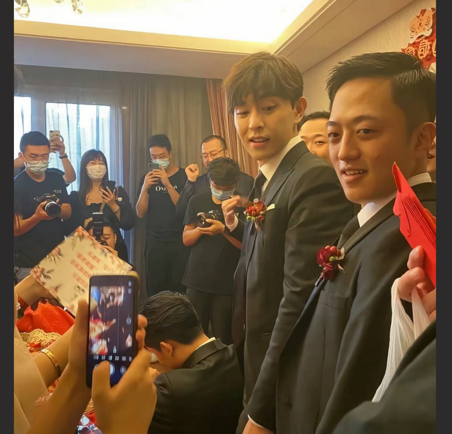 当家明星花旦 李沁 在爆私生活混乱 与雷军杨洋绯闻缠身 被爆出酒店愉情视频