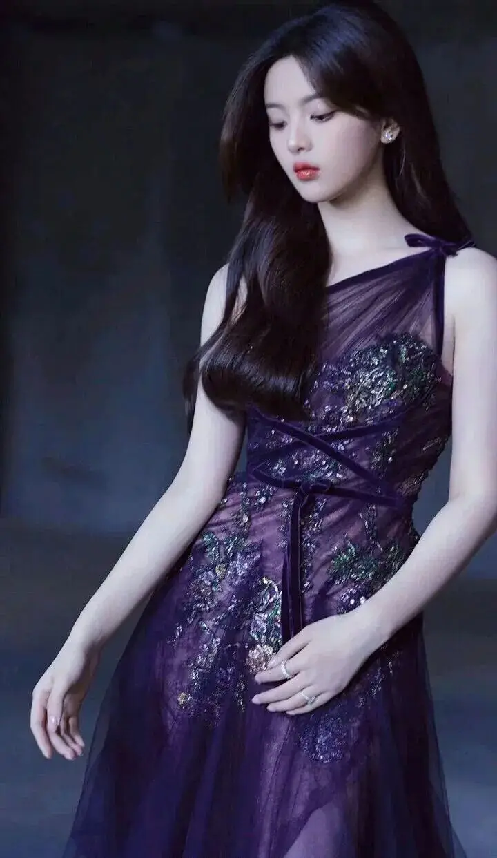 杨超越，好奶好白好嫩，真的超有料！