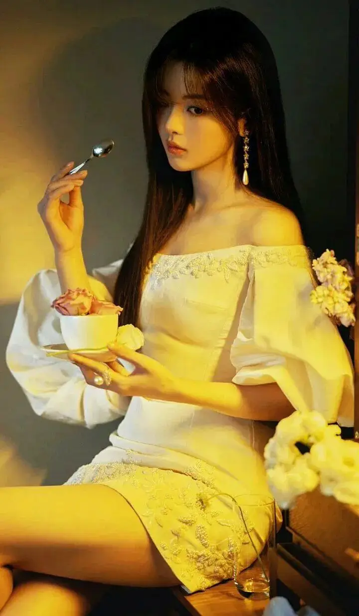 杨超越，好奶好白好嫩，真的超有料！