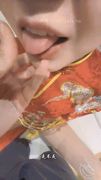 超美大长腿『会喷水的亲姐姐』《元旦贺岁》跨年夜让姐姐穿中式服装实现双洞齐插 以大量潮喷变相给大家拜年