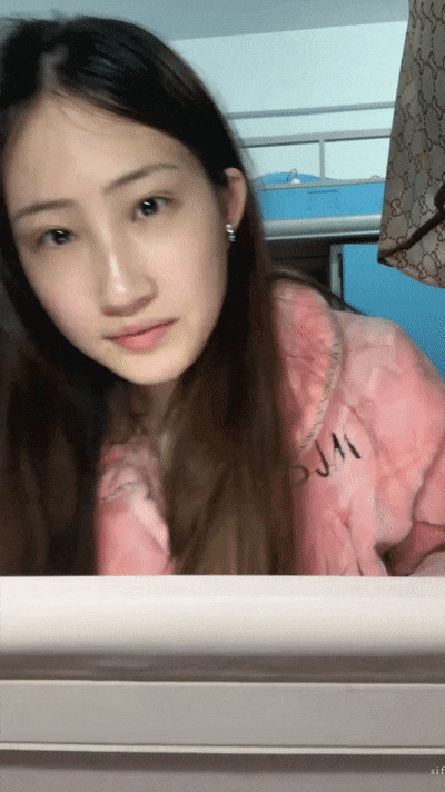 新人，211大学研究生，美女校花级，【小灰灰】，早上宿舍无人和男朋友约一把，下午到公寓开房来一炮！