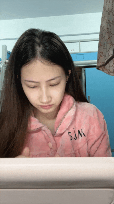 新人，211大学研究生，美女校花级，【小灰灰】，早上宿舍无人和男朋友约一把，下午到公寓开房来一炮！