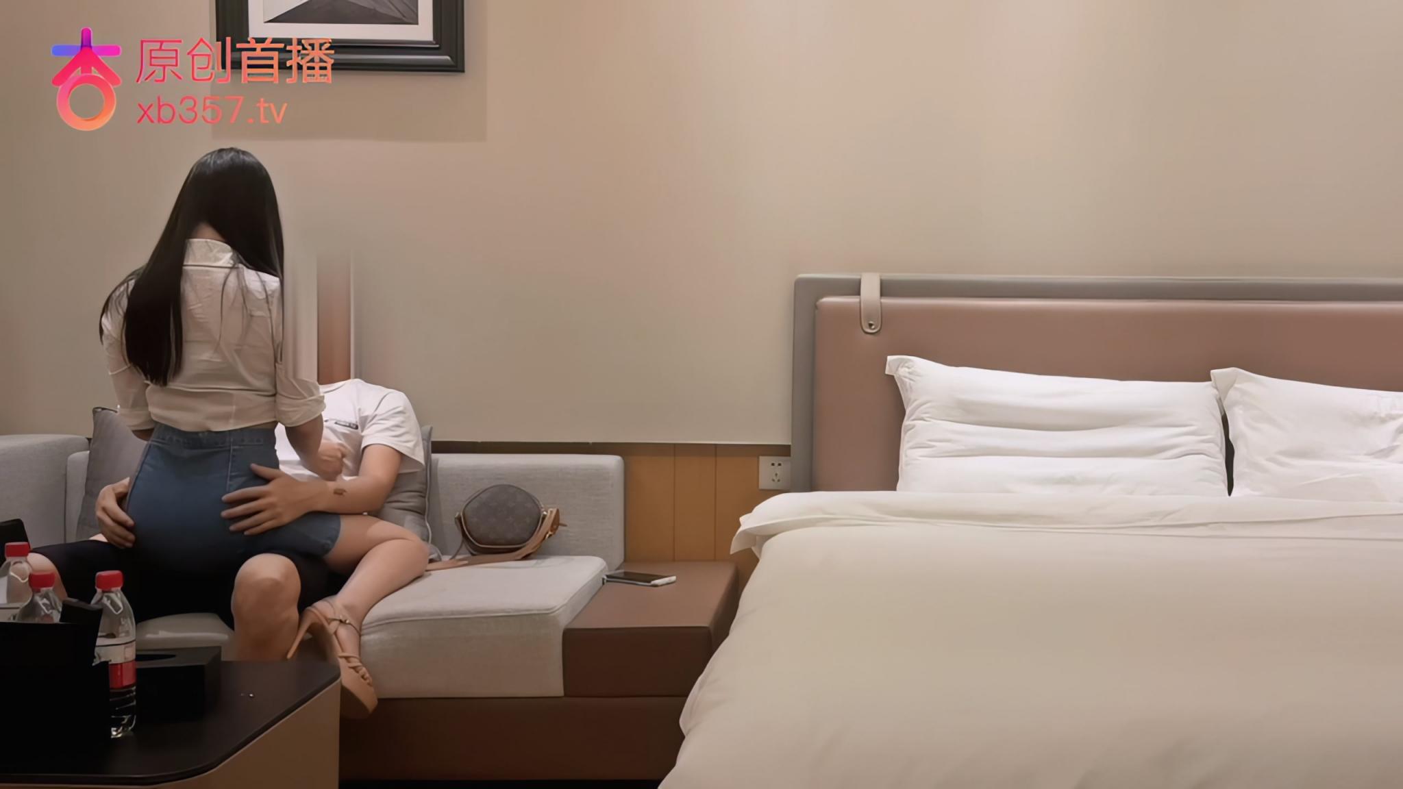 爆操骚逼馒头一线天人妻，嗲嗲萝莉音呻吟超甜，白嫩肌肤极品身材让人欲罢不能