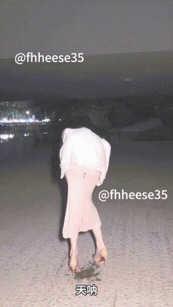 大一播音系小姐姐小美足球场 楼道 商场 被闺蜜跳蛋调教喷水，外表有多清纯私下就有多淫荡