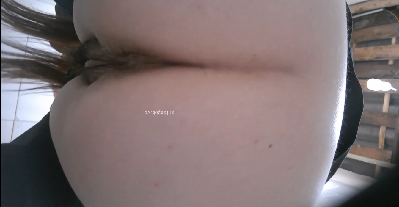 大神潜入国内三流野鸡大学简陋女则高清后拍两个气质美女大小便菊花清晰收缩阴道口沾满分泌物