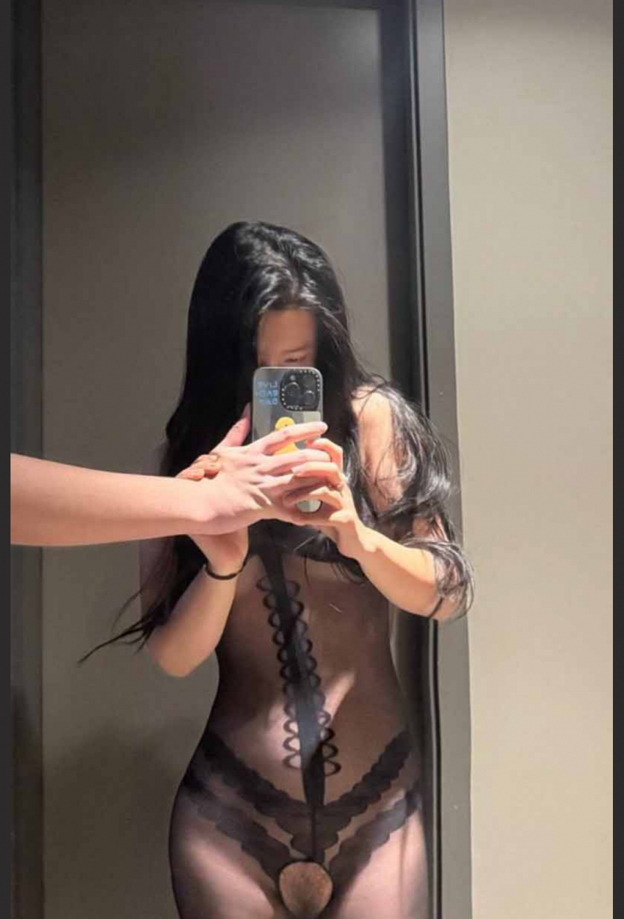 南通财经学院校花 佟嘉莉 性爱视频 清纯学妹被学长男友调教成母狗 舔脚深喉吞精样样精通