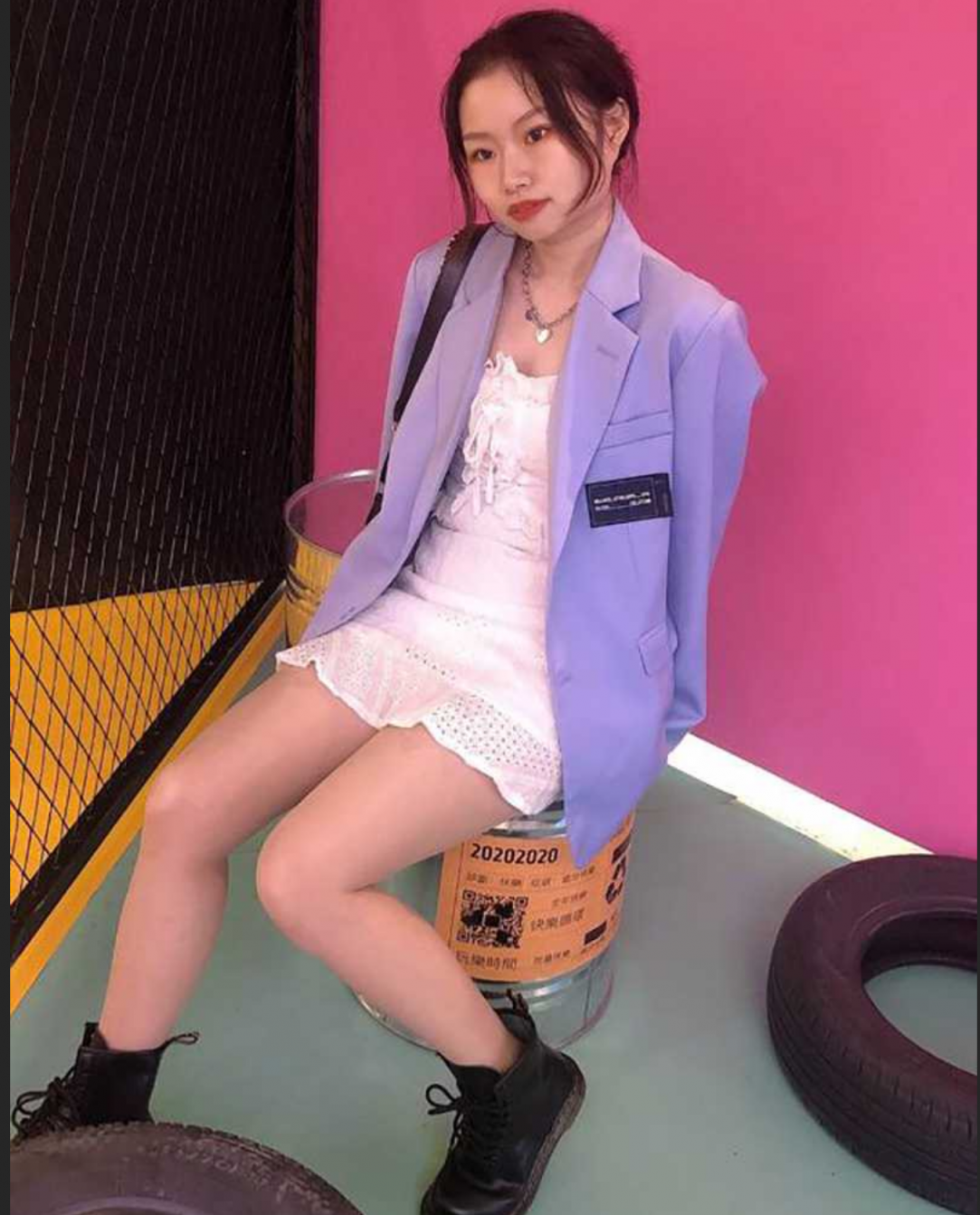 武汉纺织大学美女辅导员 邓易慧 性瘾上头拍发骚淫片撩男学生 睡遍校园帅哥 堪称学院公交车！