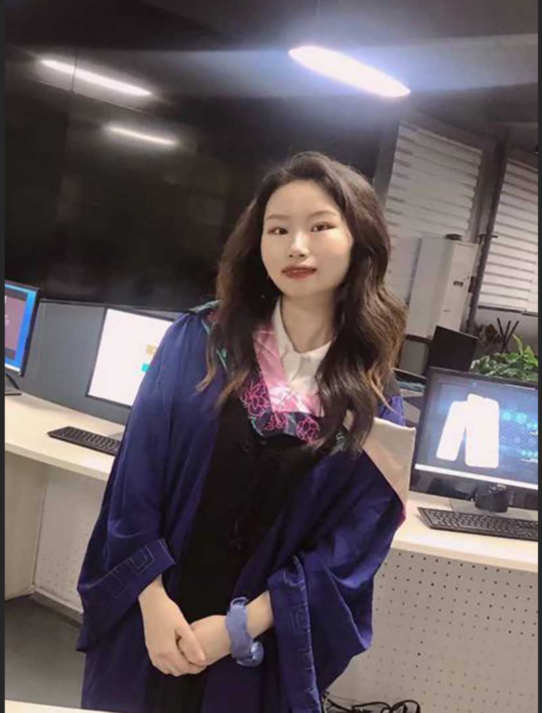 武汉纺织大学美女辅导员 邓易慧 性瘾上头拍发骚淫片撩男学生 睡遍校园帅哥 堪称学院公交车！