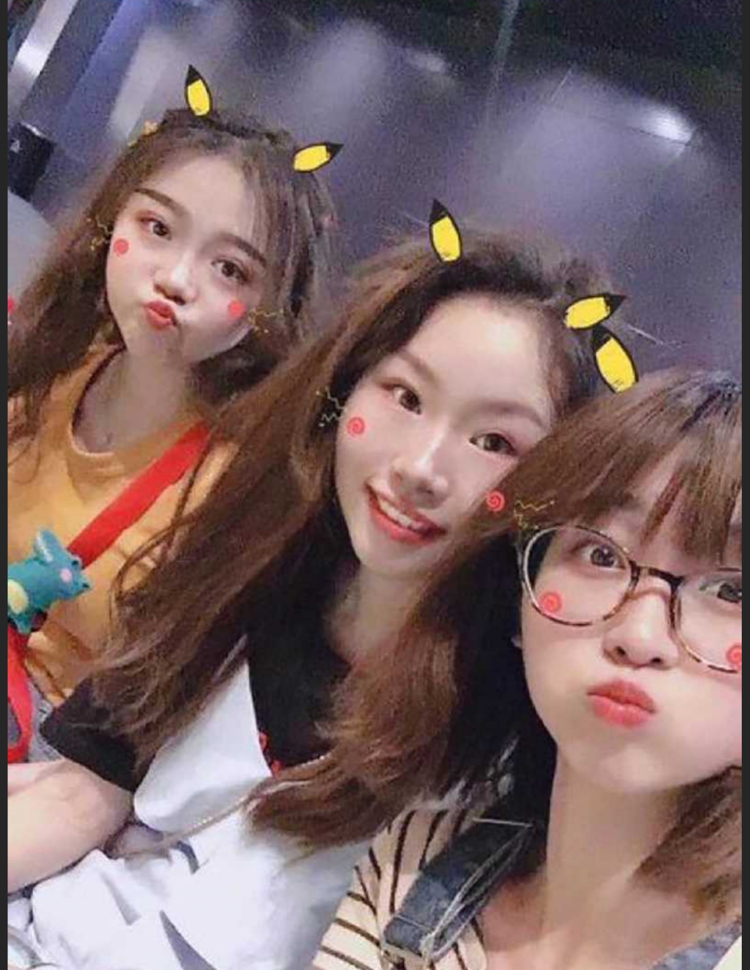 武汉纺织大学美女辅导员 邓易慧 性瘾上头拍发骚淫片撩男学生 睡遍校园帅哥 堪称学院公交车！