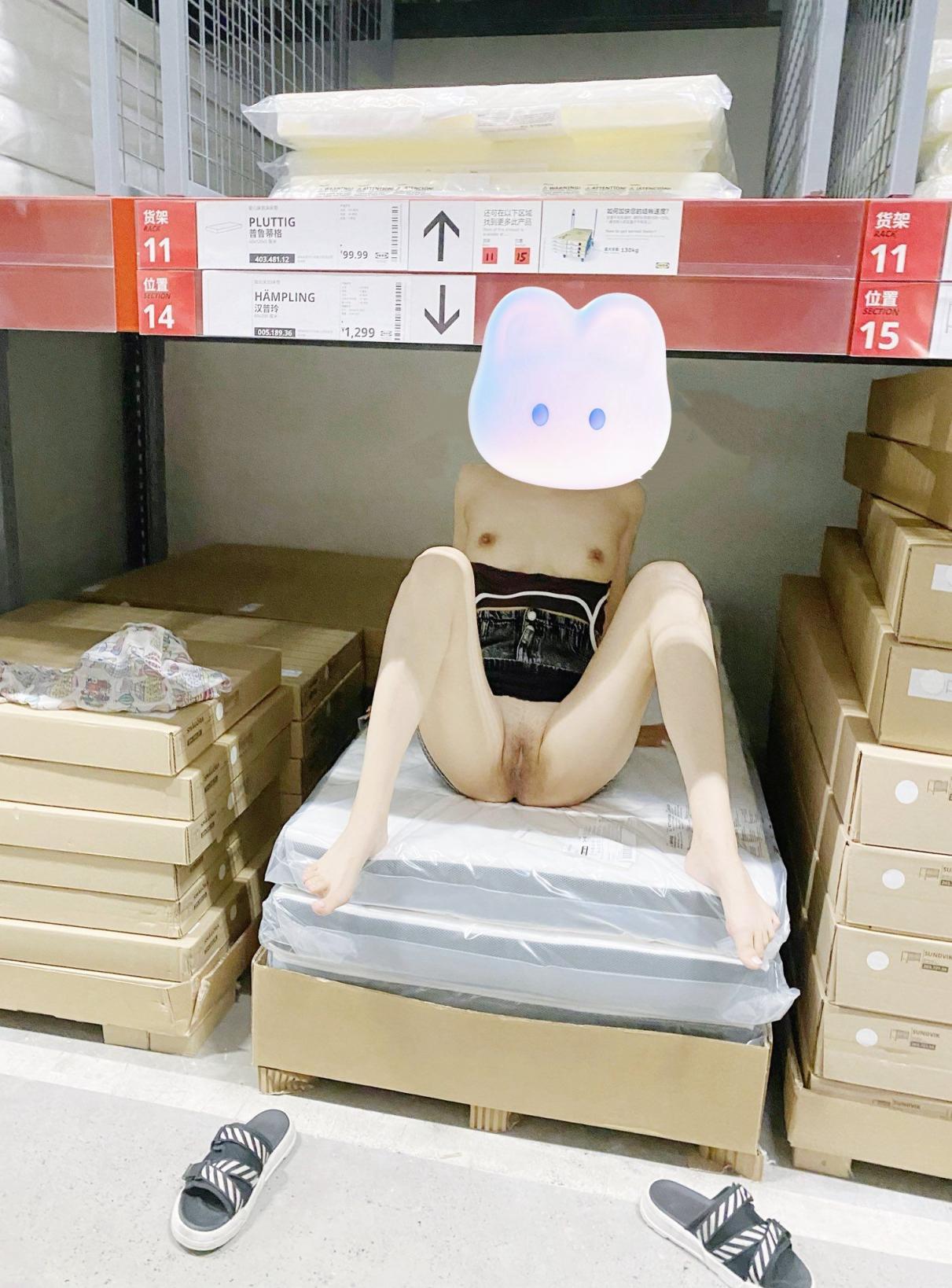 天冷了,也不影响人妻露出,雪景跟裸体,激发不一样的风景。