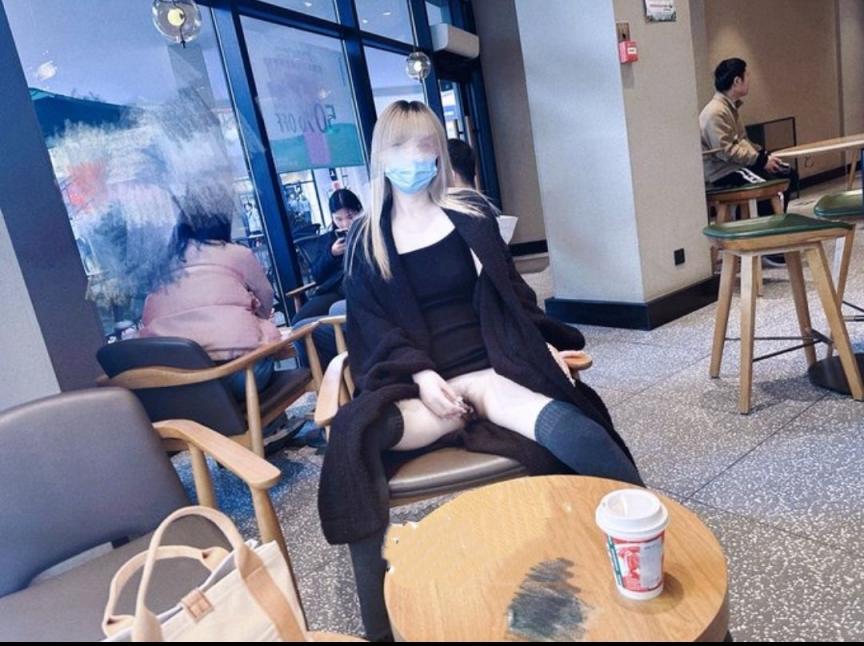 天冷了,也不影响人妻露出,雪景跟裸体,激发不一样的风景。