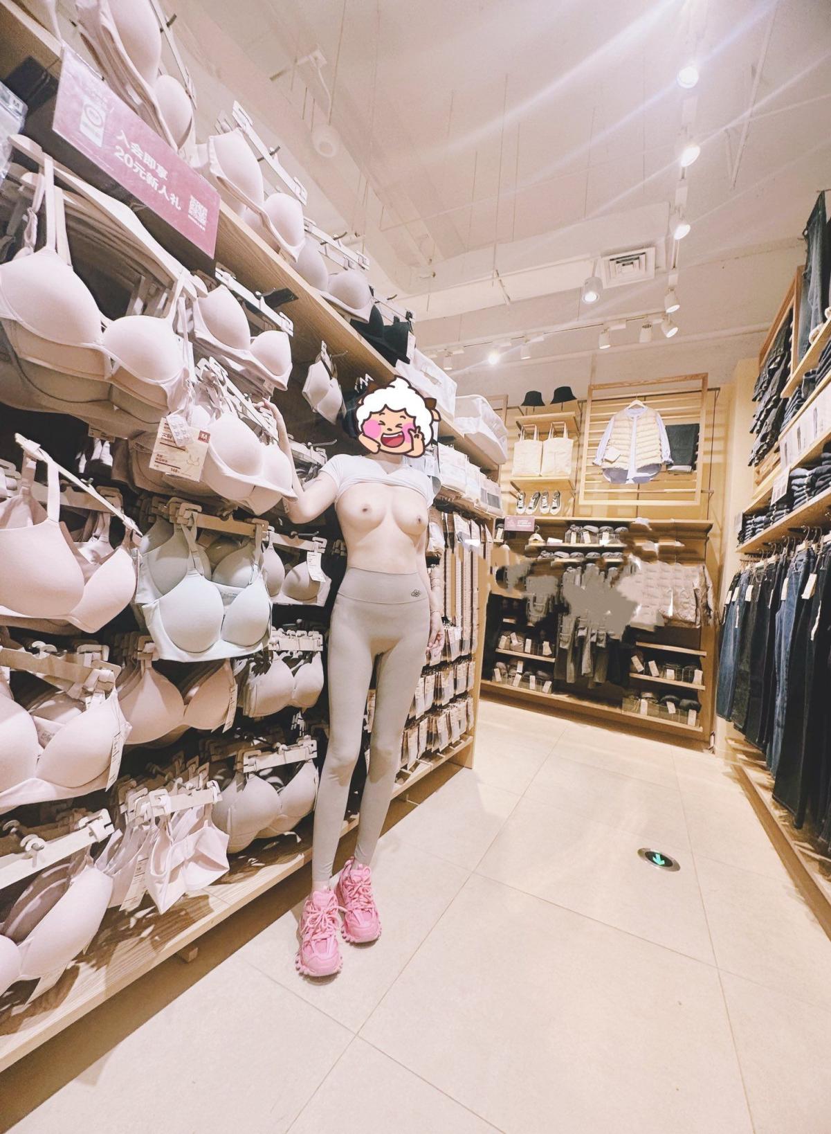 天冷了,也不影响人妻露出,雪景跟裸体,激发不一样的风景。