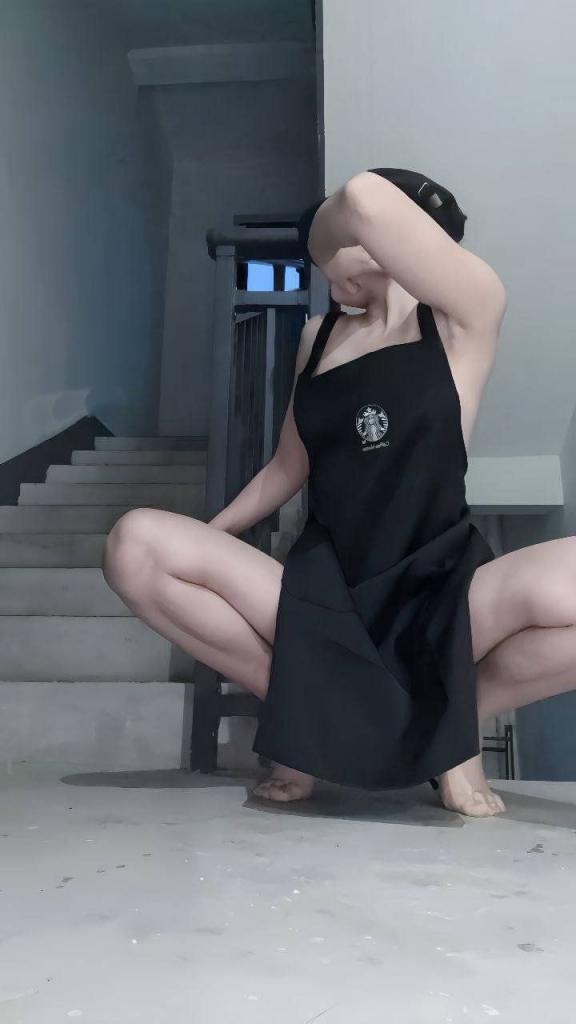 天冷了,也不影响人妻露出,雪景跟裸体,激发不一样的风景。