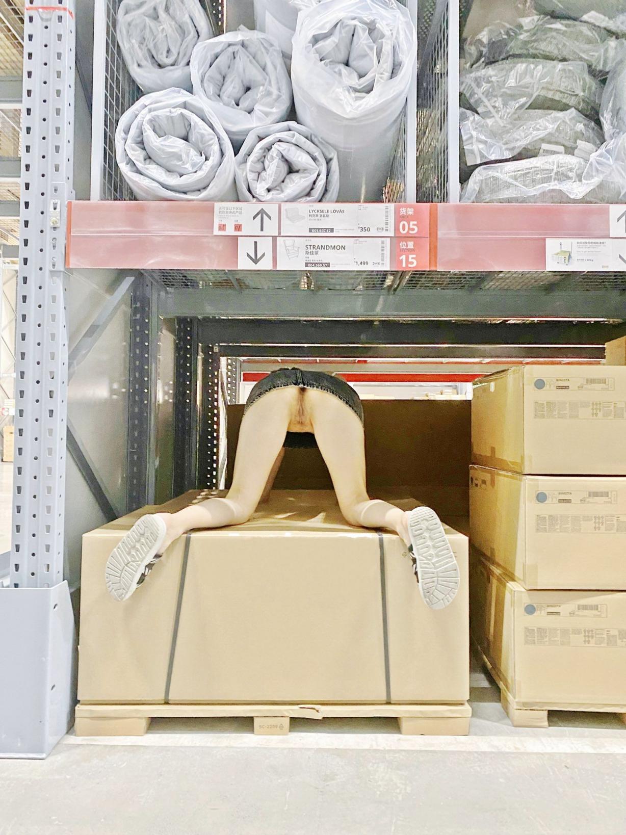 天冷了,也不影响人妻露出,雪景跟裸体,激发不一样的风景。