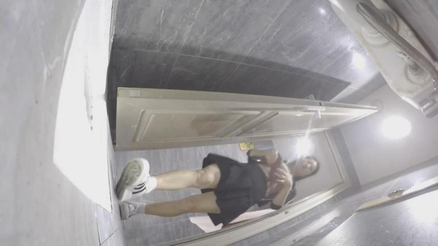 ✅新流出❤️则拍大神给KTV酒吧送酒潜入女则TP小姐尿尿黑裙高跟姐姐尿完给逼逼涂抹东西