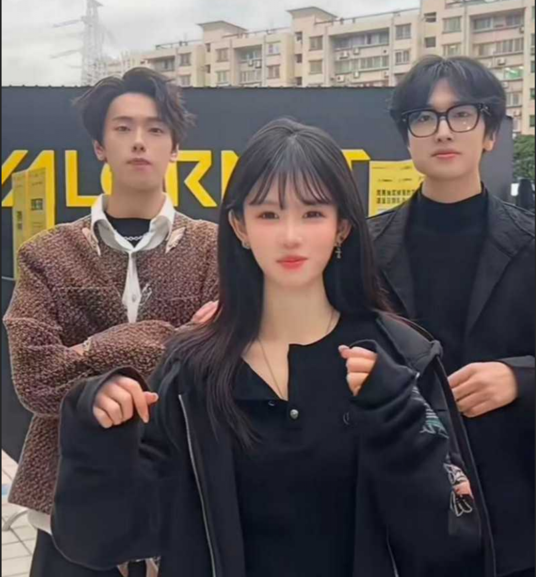 抖音400万粉网红 深海蜜柚 被赵韩倩直播曝光 一人战4男玩法十分炸裂 淫骚下贱令无数网友破防！