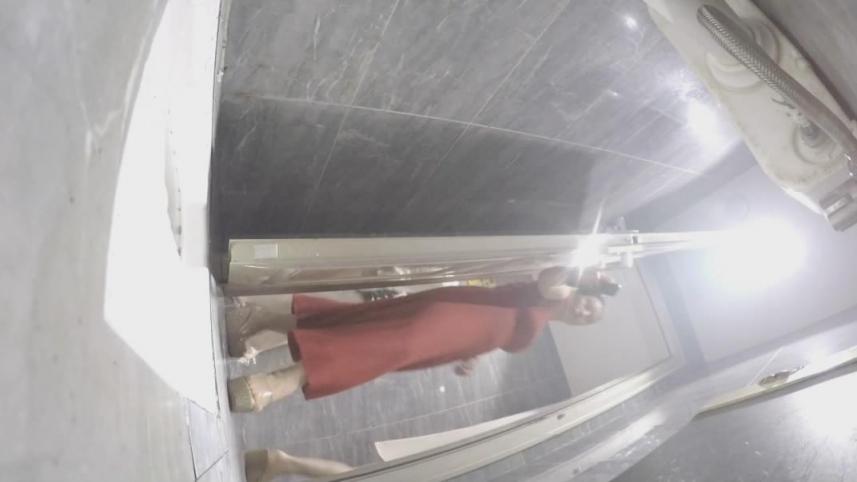 ✅新流出❤️则拍大神给KTV酒吧送酒潜入女则TP小姐尿尿黑裙高跟姐姐尿完给逼逼涂抹东西