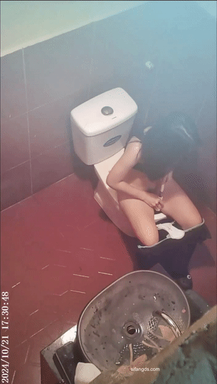 ❤️✅新流出❤️正面俯拍视角全景女则TP 意外收获大奶小姐姐换衣服