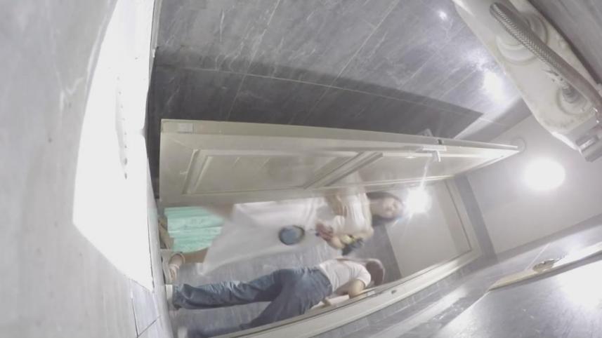 ✅新流出❤️则拍大神给KTV酒吧送酒潜入女则TP小姐尿尿黑裙高跟姐姐尿完给逼逼涂抹东西