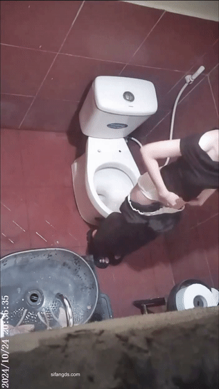 ❤️✅新流出❤️正面俯拍视角全景女则TP 意外收获大奶小姐姐换衣服