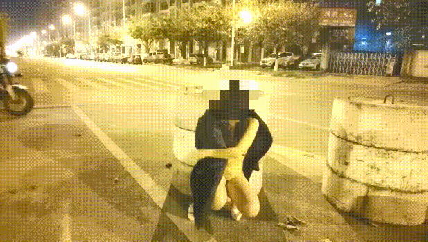 女人是不是都这样！上一秒好好的 见到J8整个人变了！衣服裤子都来不及不脱