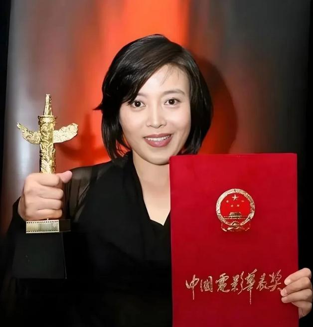 丁嘉丽为四个男人流产均被抛弃，2002年孙红雷见其年老色衰，提出分手