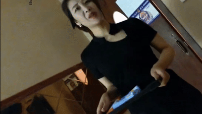 ✨极品少妇✨小伙子去会所找技师打飞机!98号人妻少妇技师技术真不错,几下就弄出来了!