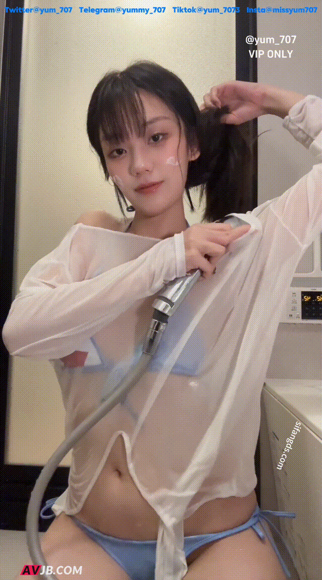 藝校活潑露臉美女【玉米yum_707】最新VIP長視頻作品，刮陰毛玩具紫薇+萬聖節限定