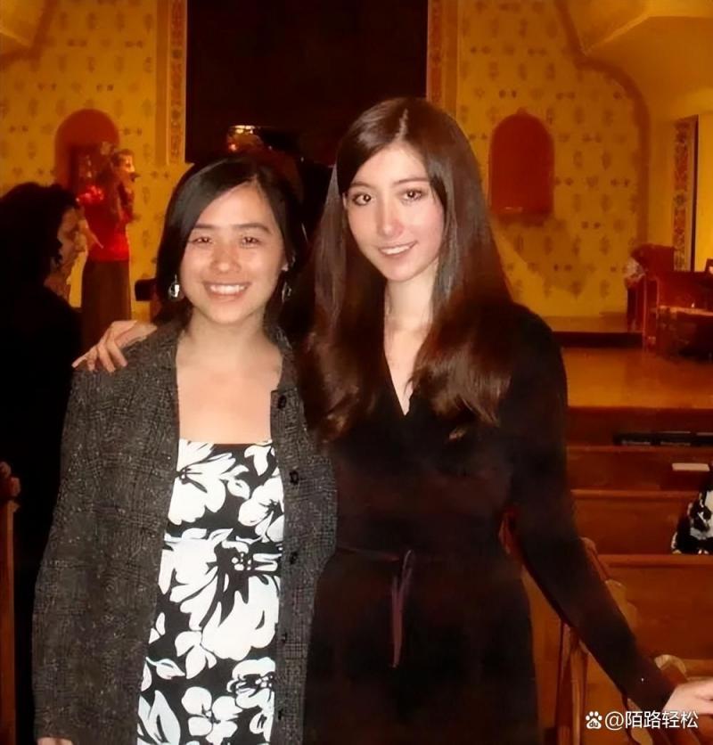 美籍华裔香蕉人暗黑界抽象派艺术家——哥伦比亚大学【王佳怡】