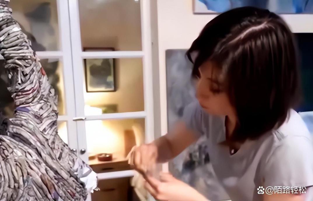 美籍华裔香蕉人暗黑界抽象派艺术家——哥伦比亚大学【王佳怡】