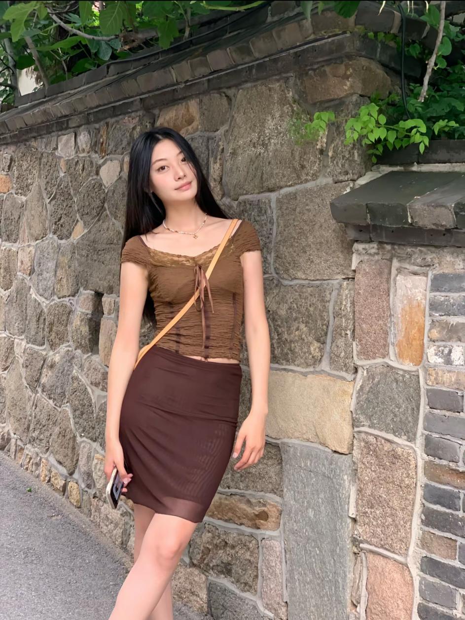 湖南长沙反差女「王思媛」约啪视频曝光记录了原始激情,更揭开都市美女的隐秘面纱。白天优雅,夜晚浪荡