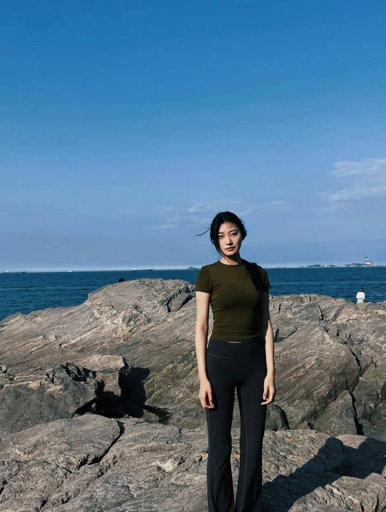 湖南长沙反差女「王思媛」约啪视频曝光记录了原始激情,更揭开都市美女的隐秘面纱。白天优雅,夜晚浪荡