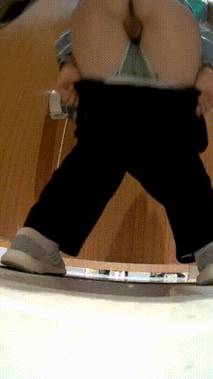 精品则拍，固定近景愉拍超多漂亮小姐姐方便，浑圆大屁股欣赏双洞