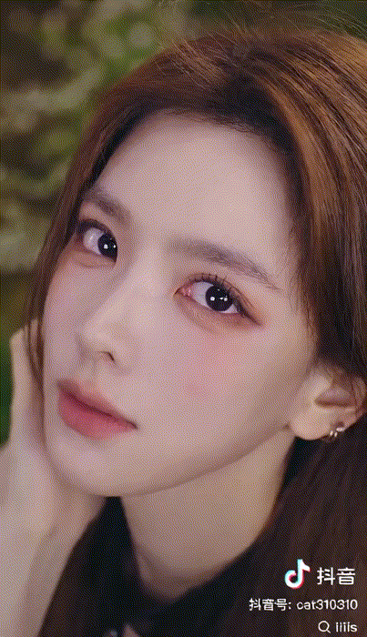 【AI脱衣】继续快手抖音小红书网红明星及红人❤️充满母爱的巨乳明星喂奶!