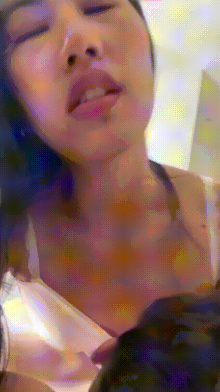 越南美女留学生情侣私拍泄密露脸出镜全裸自拍❤️颜妹条靓激情骑乘被外国男友后入爆操 干到腿软高潮！