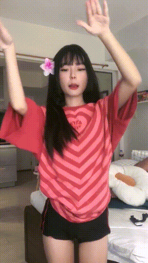 可欲可甜身材娇小美眉露脸与男友做爱自拍,主打就是青春嫩嫩的